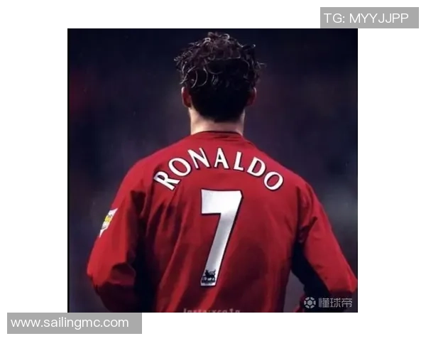 足球明星背影高清图展现运动魅力与个性风采的完美结合 足球明星背影高清图展现运动魅力与个性风采的完美结合